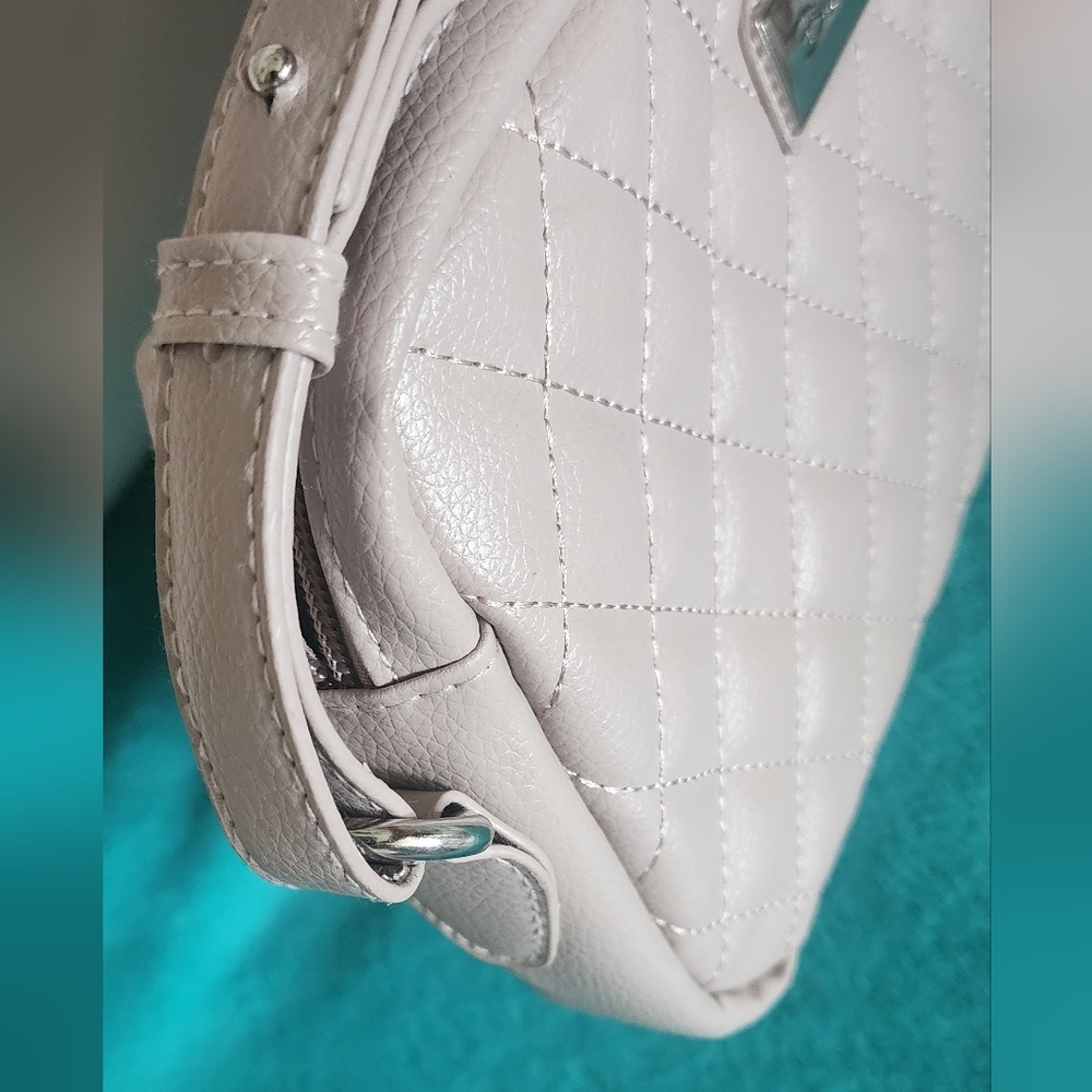 Bella Russo Beige Chain Strap Shoulder Crossbody Purse NWOT - Picture 3 of 12